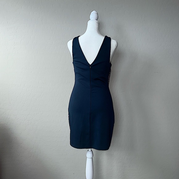Do & Be Print Body-con Sheath Dress - Picture 7 of 9